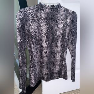 Long Sleeve Mock Neck Slim Snakeskin Print Top